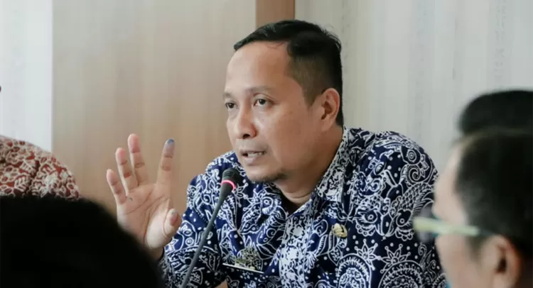 Kepala Diskominfo Ciamis Enda Hidayat mendampingi visitasi KI Jabar dan menegaskan upaya peningkatan layanan informasi publik melalui inovasi Omni Channel 112 yang inklusif, Kamis, 15 Oktober 2026.