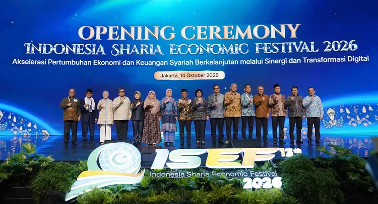 Gubernur Bank Indonesia Destry Damayanti bersama Wakil Menteri Koordinator Bidang Perekonomian Dradjad Hari Wibowo membuka Indonesia Sharia Economic Festival (ISEF) ke-13 di JICC, Jakarta, 14 Oktober 2026.
