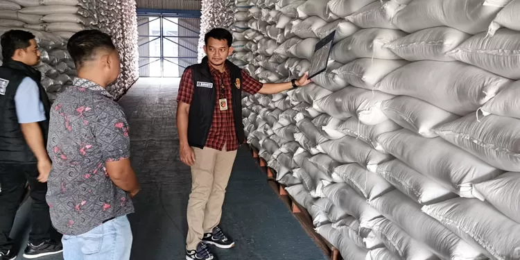 Satgas Pangan Polres Ngawi melakukan pengawasan dan pengecekan ketat terhadap ketersediaan bahan pokok