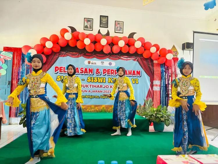 Penampilan Tari Daerah dari siswi SDN Muktiharjo Kidul 04