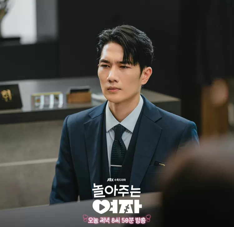 Still cut uhm Tae Goo dalam My Sweet Mobster episode 13