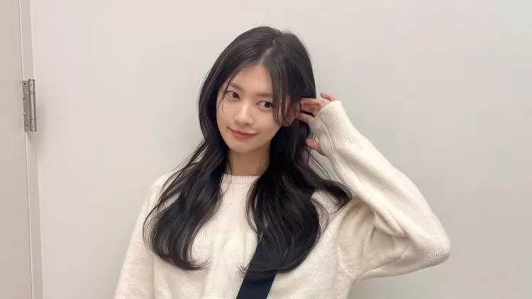 Biodata dan fakta menarik dari aktris berbakat Jung So Min yang akan merilis drama terbarunya Love Next Door.