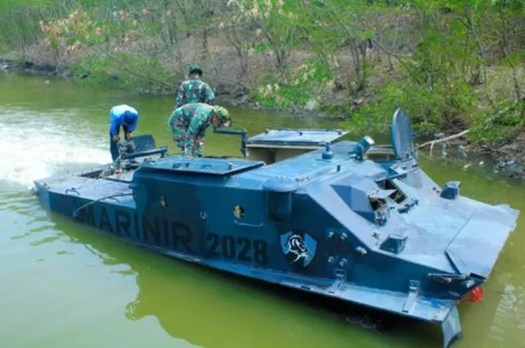 BTR-50 Tank Amfibi Era Soviet Sudah Dilirik KASAL Buat Diganti Tapi yang Masih Korps Marinir TNI AL Indonesia Gunakan Diuji Kelayakannya