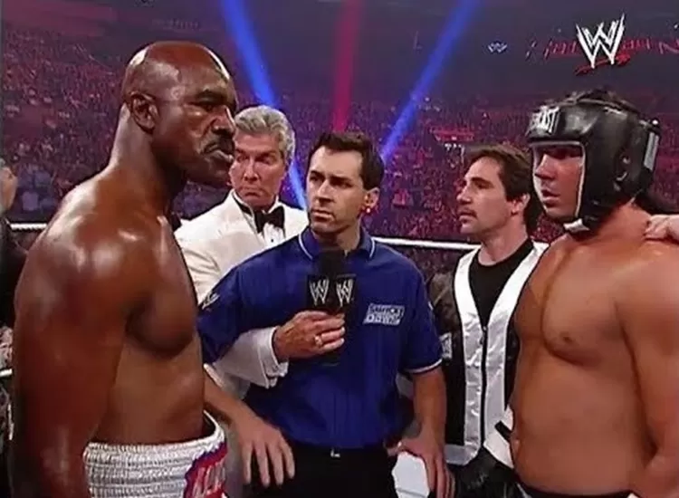 evander-holyfield-vs-matt-hardy-2700366271.jpg