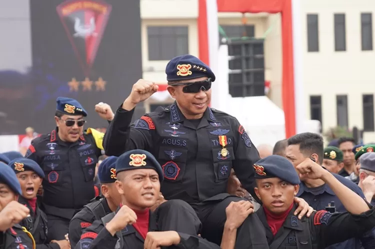 Disematkan Roda Kompas, Kasad Jenderal TNI Agus Subiyanto Menjadi Warga ...