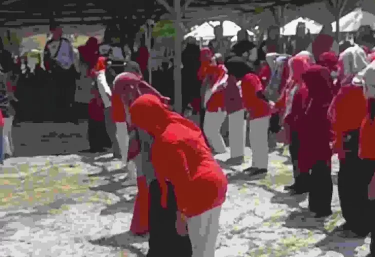 Kekompakan warga PKJ dengan seragam merah putih melekat membuat keseruan HUT RI ke-81 bertambah semangat.