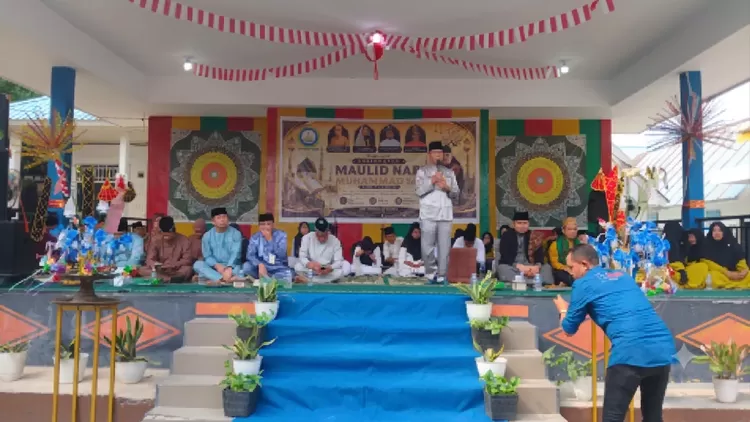 Sekretaris Dinas Pendidikan Kota Batam, Sularno, S.Pd., M.M.saat berikan kata sambutan pada Maulid Nabi Muhammad SAW 1448 H / 2026 M.,du SMPN 12 Batam Kota   