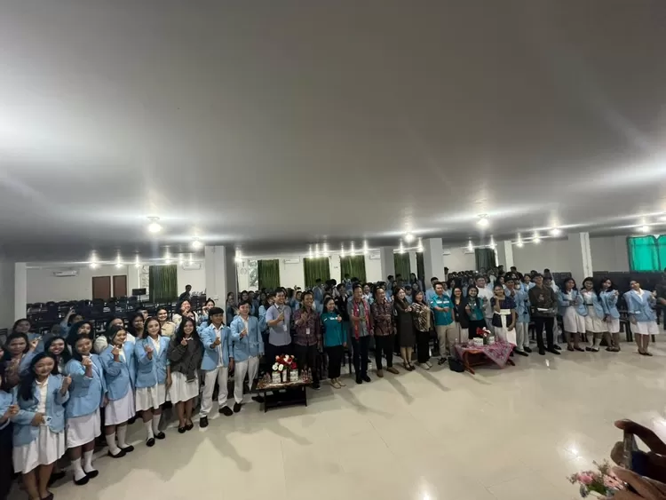 Duad Yordan Foto bersama Mahasiswa AKUB Pontianak