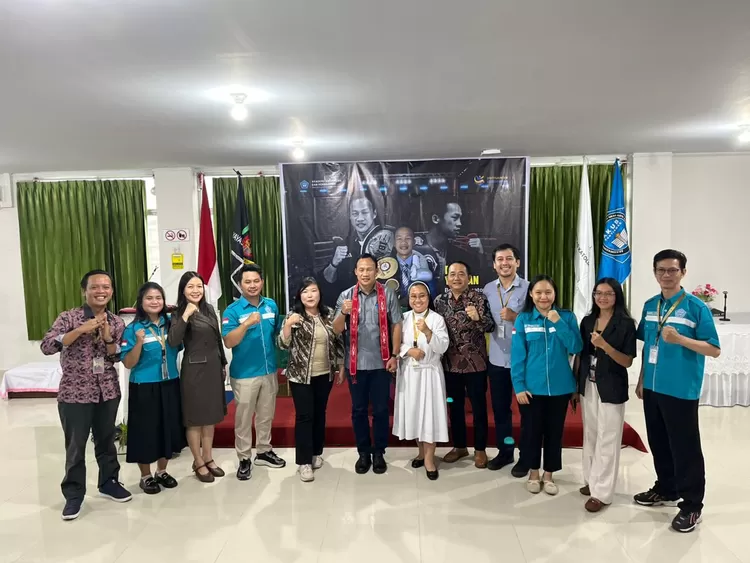 Foto bersama Dosen AKUB Pontianak