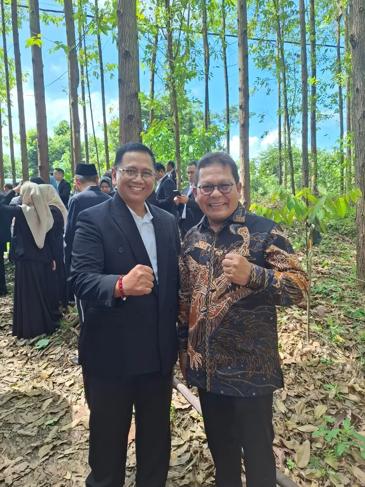 Warek Umum San Agustin, bersama Direktur Dewan Eksekutif Badan Akreditasi Nasional Perguruan Tinggi (BAN-PT) adalah Prof. Dr. Ir. Ari Purbayanto, M.Sc..(2026)