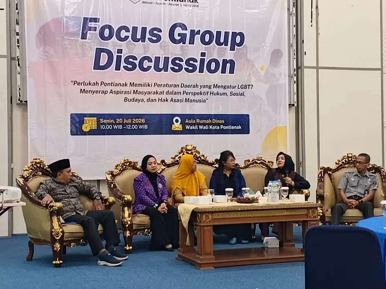 Focus Group Discussion (FGD) dengan tema "Perlukah Kota Pontianak memiliki peraturan daerah (Perda) yang mengatur persoalan LGBT?, di Mercure Hotel, Senin, 20 Juli 2026. 