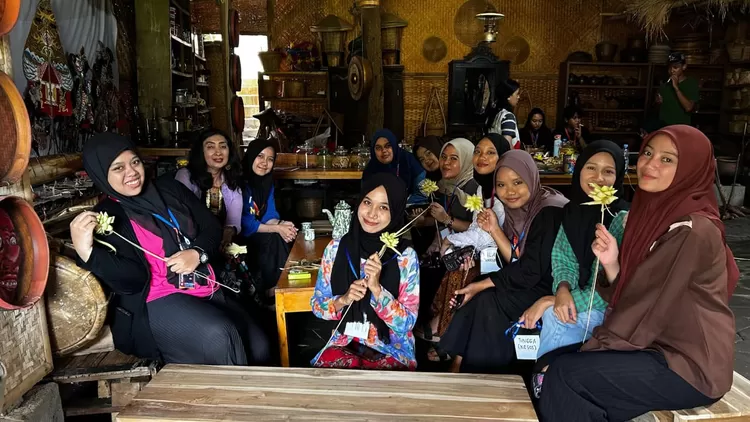 Selain Sinau Budaya, mahasiswa KKN UMM Kelompok 14 juga memproduksi berbagai konten budaya bertema makanan tradisional. Mahasiswa mendokumentasikan proses pembuatan ketupat, lepet, dan lontong, yang dikaitkan dengan tradisi selametan kupatan.