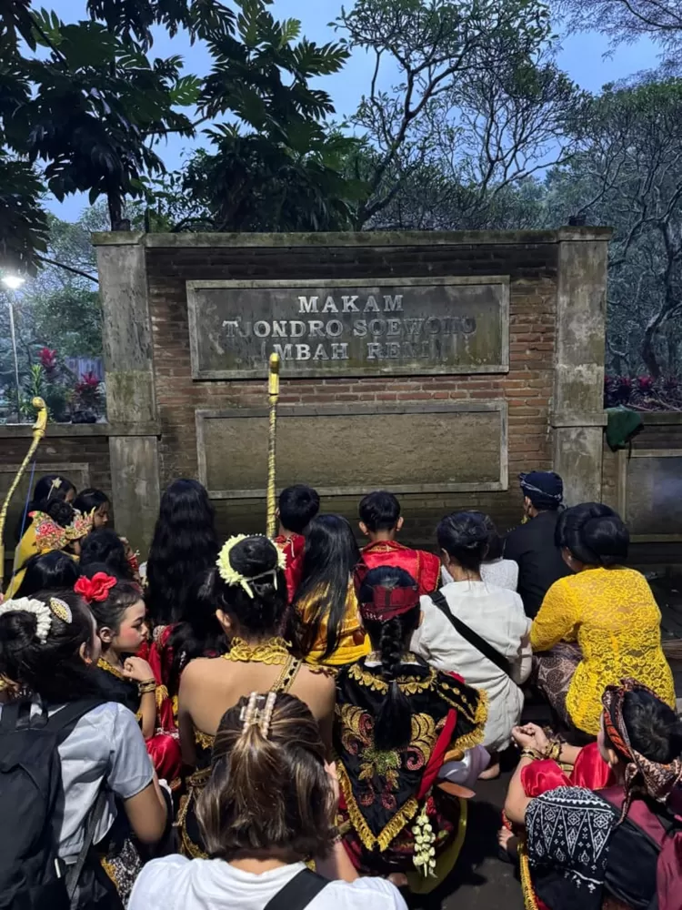 Nyadran di Makam Mpu Topeng Malang Ki Tjondro Suwono (Mbah Reni) di pimpin Ki Demang