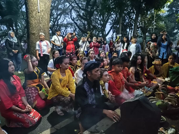 Nyadran di Makam Mpu Topeng Malang Ki Tjondro Suwono (Mbah Reni) di pimpin Ki Demang