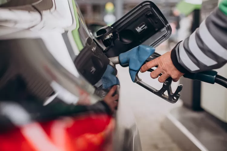 Ilustrasi harga Pertamax turun, bagaimana harga Shell, BP, Vivo? (Magnific)