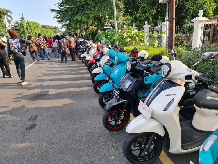 Yamaha mendukung event Ladies Scooter city touring di Kota Yogyakarta.
