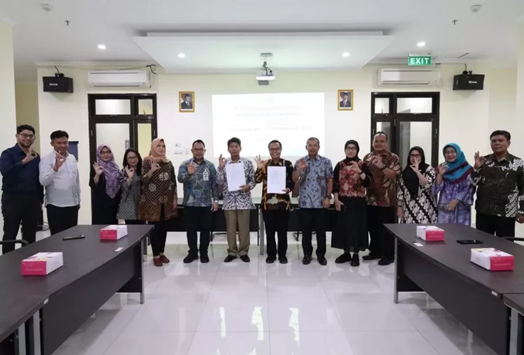 Dosen USM Terima SK Guru Besar Bidang Manajemen dan Pertanian