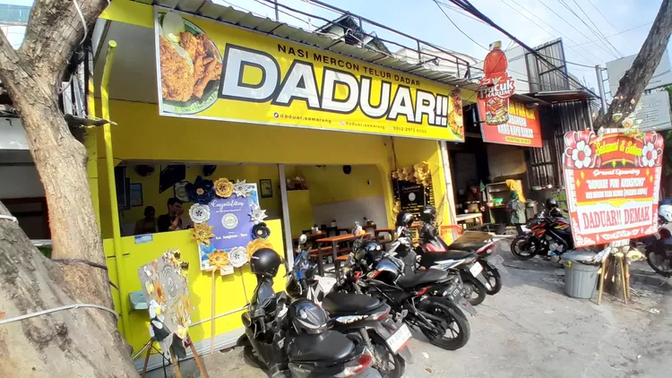 Daduar!! Nasi Mercon Telur Dadar yang berlokasi di Puri Anjasmoro. (Ayosemarang.com/ Audrian Firhannusa)