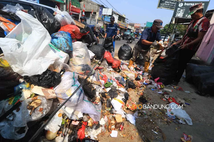 [FOTO] Pemerintah Provinsi Jawa Barat Menetapkan Darurat Sampah Di ...