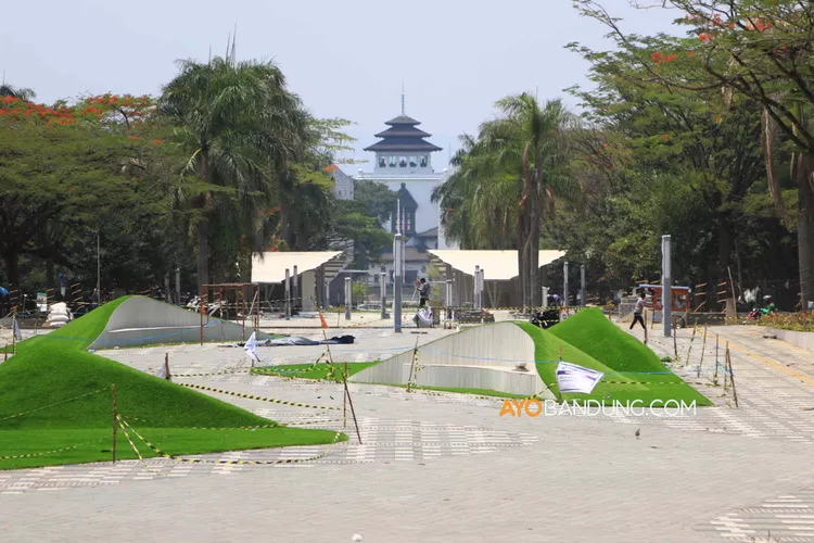 Suasana revitalisasi kawasan Monumen Perjuangan Rakyat Jawa Barat, Jalan Dipatiukur, Kota Bandung pada Jumat, 3 November 2023.