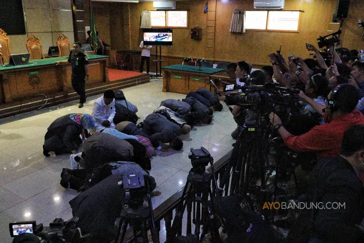 [FOTO] Suasana Sidang Putusan Gugatan Praperadilan Pegi Setiawan - Ayo ...