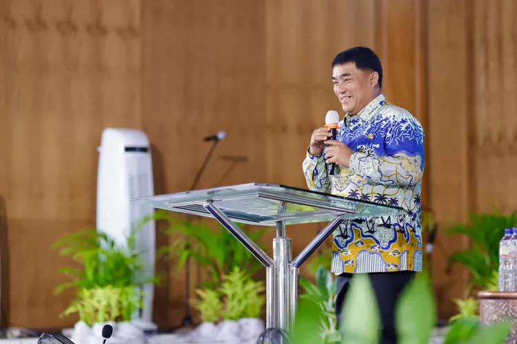 Gubernur Yulius Selvanus Beri Pesan Penting ke Peserta Kuliah Umum Unklab Manado