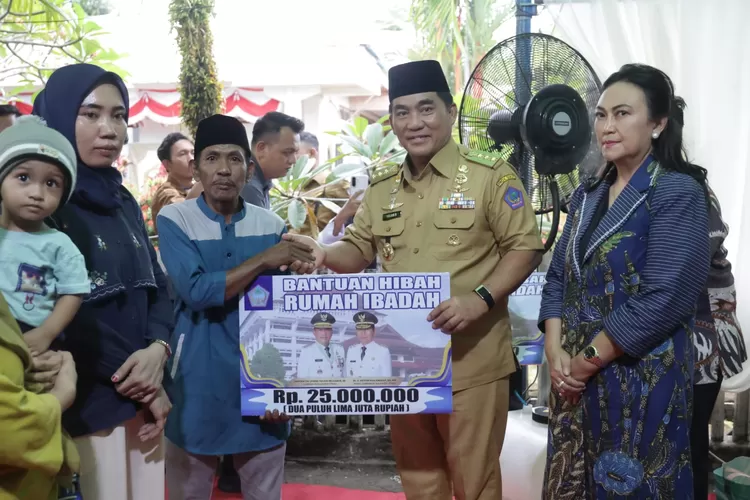 YSK Berikan Bantuan Hibaj Rumah Ibadah di Bolsel
