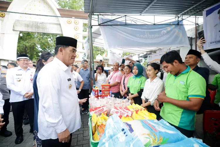 Gubernur Yulius Selvanus tinjau Gerakan Pangan Murah di Kab-Kota se Sulut