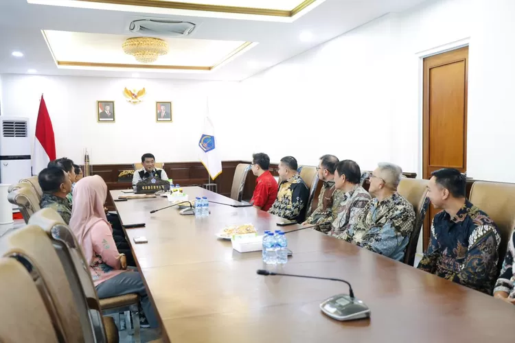 Gubernur Yulius Selvanus Bentuk FKDM Sulut