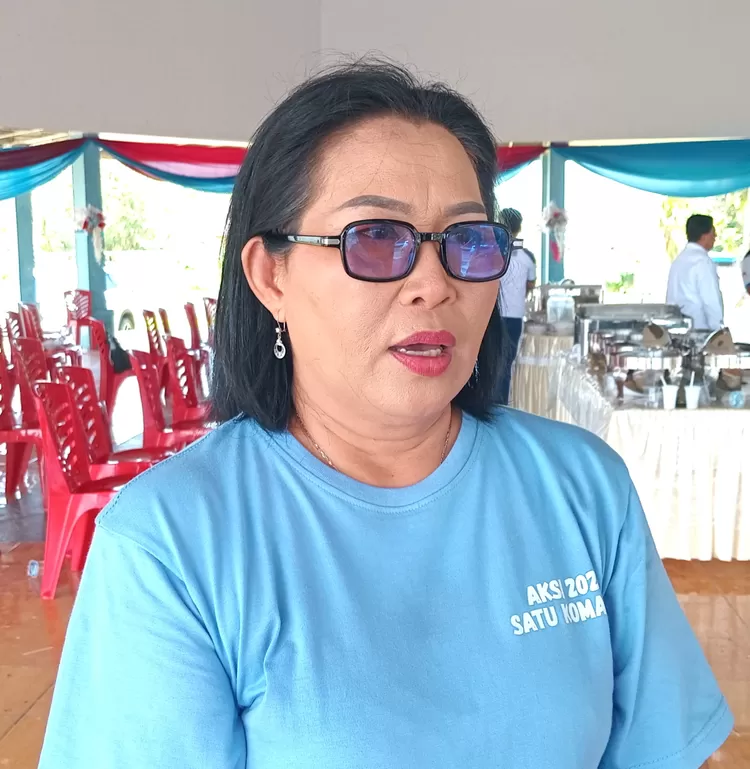 Kepala Cabang Dikda Provinsi Sulaweai Utar si Kabupaten Kepulauan Talaud  Ibu. Merry Supit