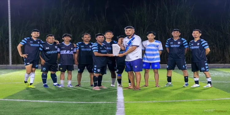 Penyerahan Piala Untuk Region Bitung Juara 1
