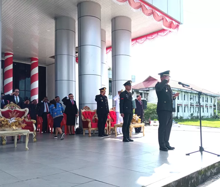 Dandim 1312/Talaud, Letkol Arh. Yanuar Yudistira pimpin upacara hari lahirnya Pancasila 2026 di halaman Kantor Bupati