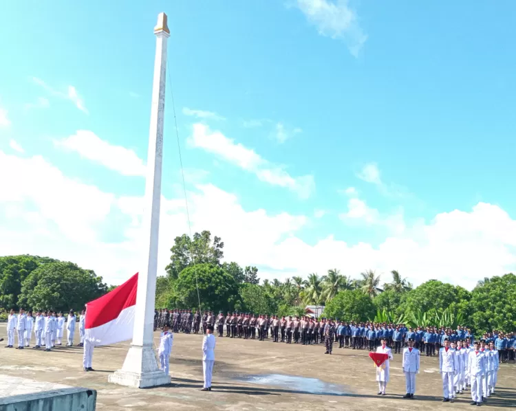Pasukan pengibar benderah Siswa SMA N 1 Melonguane pada hari lahirnya Pancasila 2026