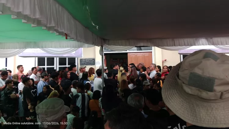 Anggota Brimob Polda Sulut Ikut Menjaga Keamanan