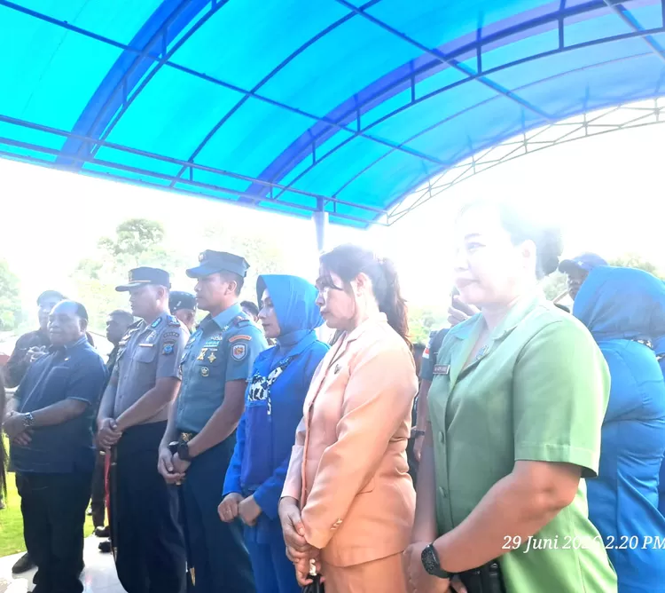 Bupati Kepualaun Talaud, Welly Titah, Wakil Bupati Kepulauan Talaud, Anisya Gretsya Bambungan, S.E., Sekretaris Daerah, Dr. Yohanis B. K. Kamagi, A.P., M.Si., dan unsur Forkopimda sambut Kejati Sulut
