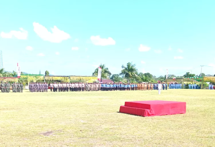 Peserta Upacara HUT ke-24 Tahun kabupaten Kepulauan Talaud terdiri dari : unsur TNI, Polri, ASN, Camat. Kepala Desa dan Siswa-Siswi SMP dan SMA Ne geri Melonguane 