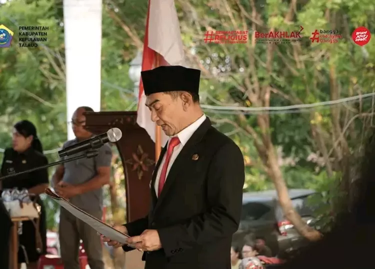 Bupati Talaud, Welly Titah memberikan arahan kepada 190 orang yang telah dilaktikASN