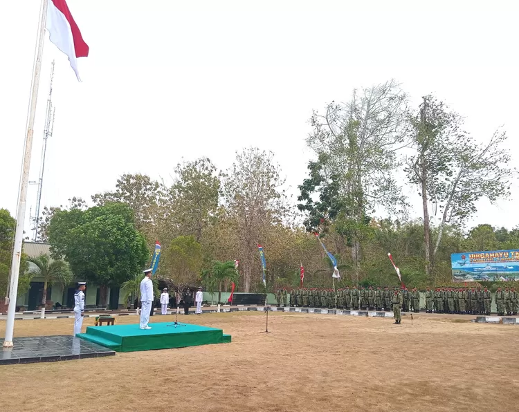 Komandan Pangkalan TNI Angkatan Laut (Danlanal) Melonguane, Letkol Laut (P) Zunaidy S. Sanggel, S.H, bertindak sebagai Inspektur Upacara.