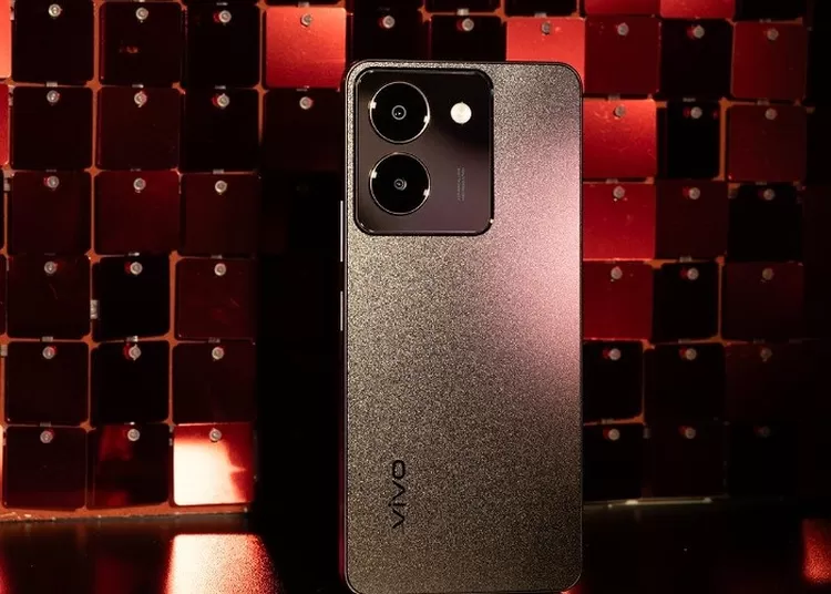 Ket Foto: Foto dari produk Smartphone, Vivo Y27s 