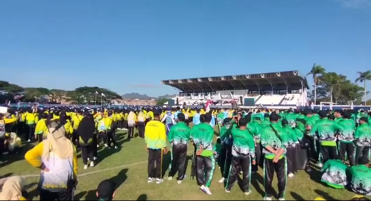 FOTO: Tampak pembukaan Porsenijar Sulsel 2026 di Kabupaten Sidrap diikuti ribuan peserta. (Dok.Metroselebes.com/Zul)