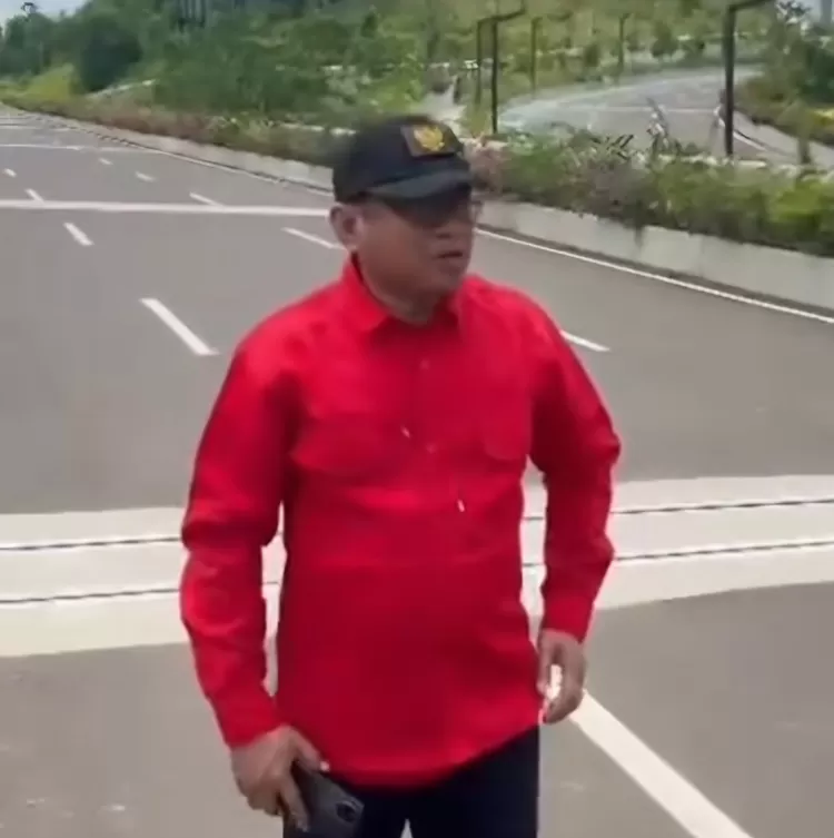 FOTO: Tampak Rektor Universitas Balikpapan, Dr. Ir. Isradi Zainal, M.T.,M.H.,M.M., tampak di IKN saat melakukan kunjungan kerja. (Dok.Humas Uniba)