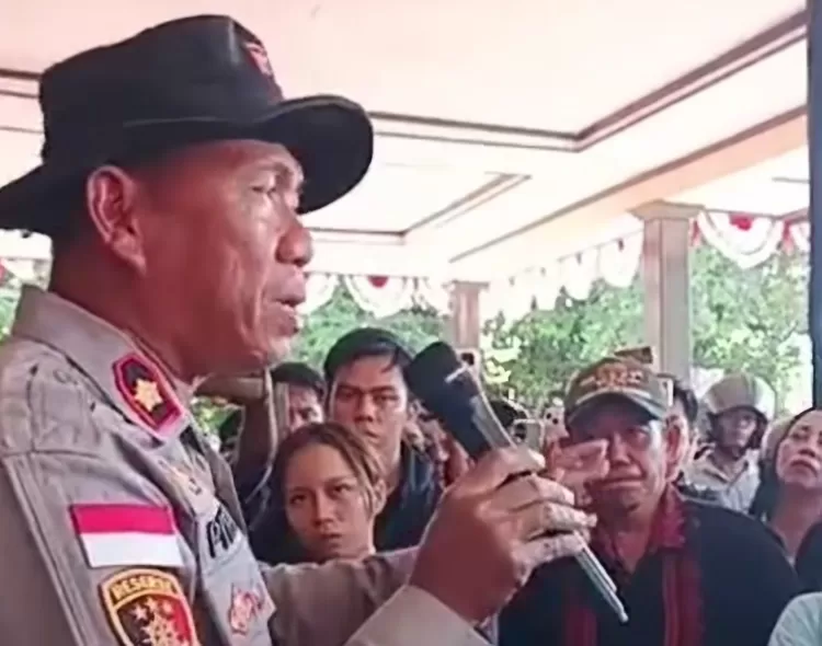Tampak massa IKT dan Wakapolres Nabire saat dialog dan penjelasan berlangsung di Mapolres Nabire. (Dok.Instagram@cp)