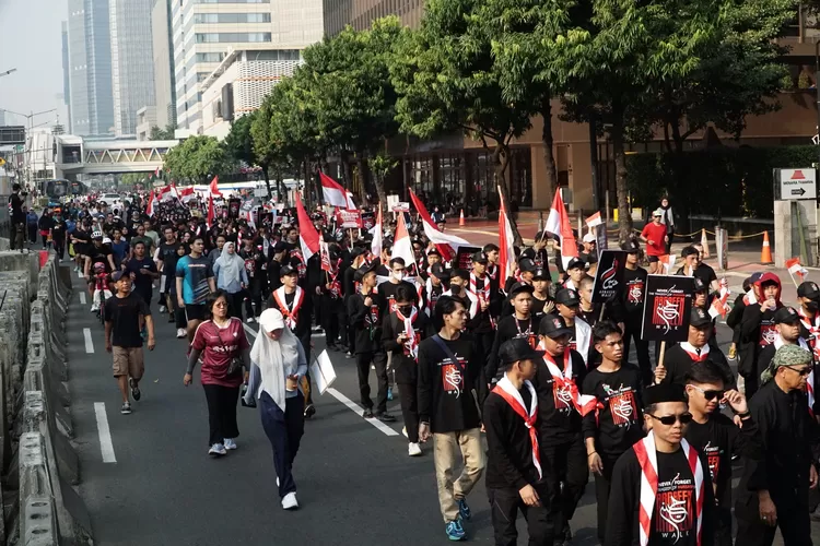 FOTO: Tampak peserta Arbain Walk 2026 saat menuju bundarahan HI, Ahad, 2/8. (Dok.Panitia Arbain Walk)