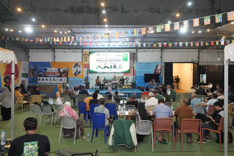 FOTO: Tampak susasana diskusi KAHMI Sulsel di Kafe Aspirasi, Makassar, Jumat-Sabtu, 4-5/9 . (Dok.KAHMI Sulsel)
