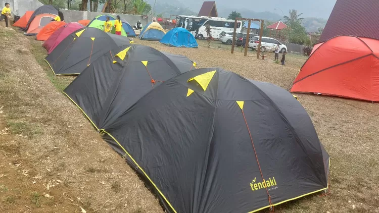 FOTO: Tampak tenda camping berjejer saat kegiatan Family Gathering 3 di Malino. (Dok.Metroselebes.com/Keyla)