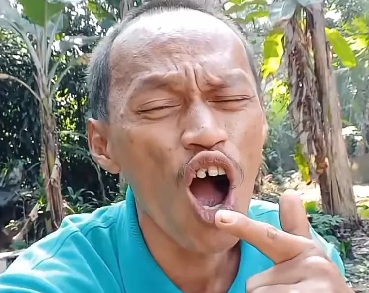 Siapa Sadbor TikTok? Pelopor joget hingga ajak warga desa