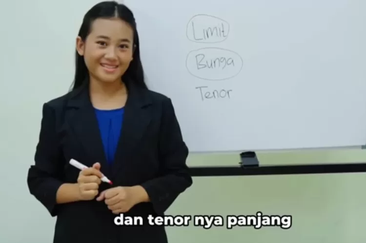 Sosok Aura Cinta saat jadi bintang iklan pinjol. 