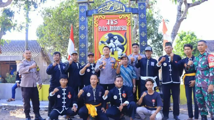 Tugu Perguruan Silat PSHT, PSHW Dan IKS Di Madiun Kompak Dibongkar ...