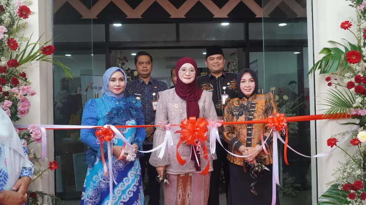 Ketua Dekranasda Jawa Tengah, Nawal Arafah saat peresmian Gerai Dekranasda Jepara, Kamis (29/1/2026).