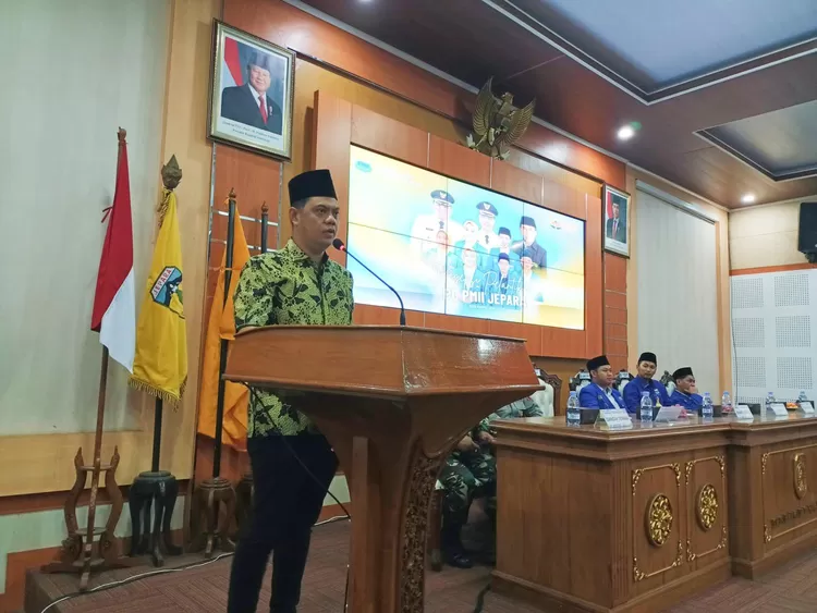 Bupati Jepara, Witiarso Utomo saat sambutan di Pelantikan PC PMII Jepara di Gedung Shima, Minggu (19/4/2026).